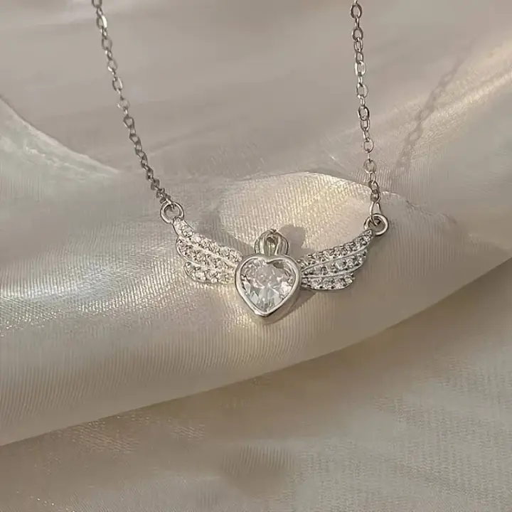 Melek Kanatlı Sentetik Taş Kalp Kolye